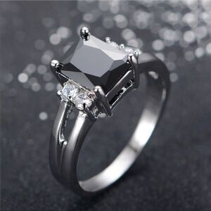 New! Women’s fashion ring black stone